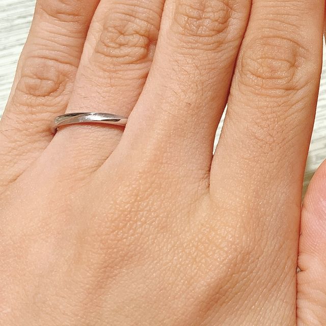 【TRECENTI(トレセンテ)の口コミ】 この指輪はいわゆる王道な形をしていますが、つや消し加工が施されている…