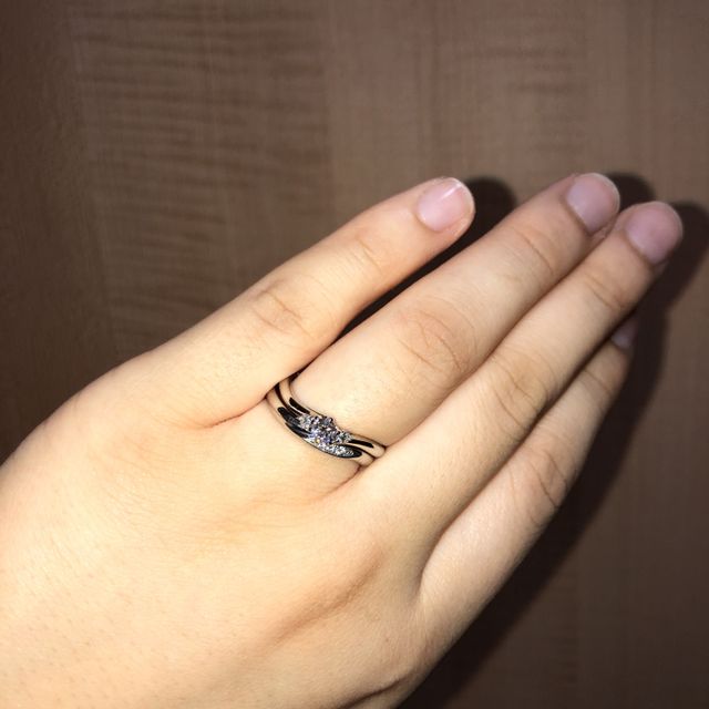 【銀座ダイヤモンドシライシの口コミ】 デザインが気に入り、たくさん試しましたが絶対にこれ！と直感で決めまし…