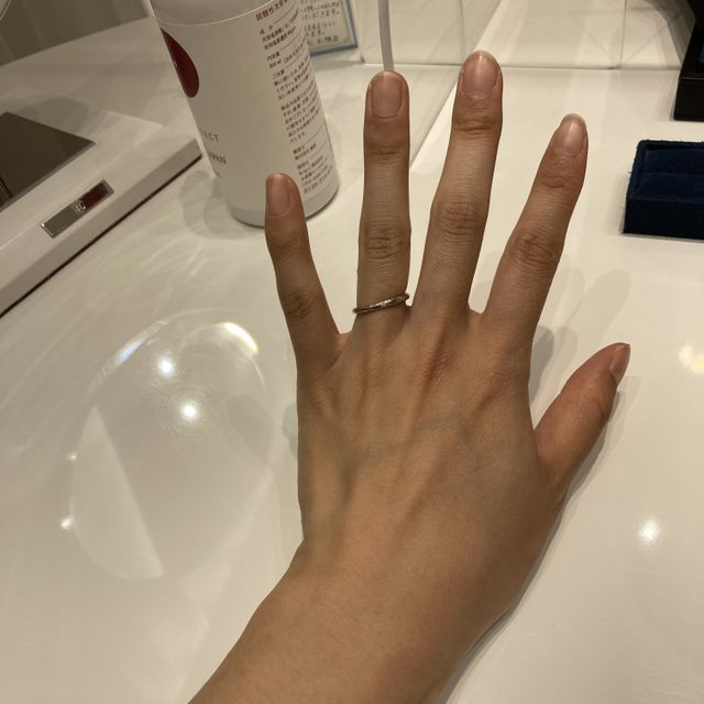 【4℃ BRIDAL(ヨンドシーブライダル)の口コミ】 していて、
価格が安くて
シンプルなデザインが沢山あって良かったです。
…