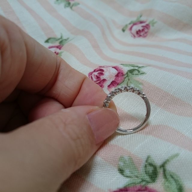 【4℃ BRIDAL(ヨンドシーブライダル)の口コミ】 結婚指輪はハーフエタニティと決めていたので、いろんなブランドを見てま…