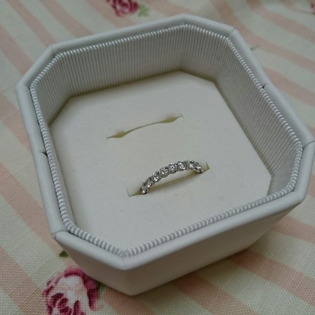 【4℃ BRIDAL(ヨンドシーブライダル)の口コミ】 結婚指輪はハーフエタニティと決めていたので、いろんなブランドを見てま…