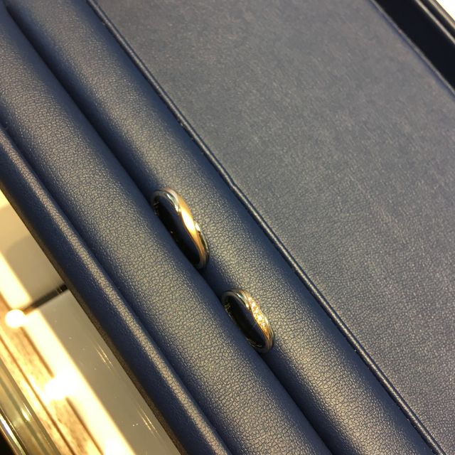 【銀座ダイヤモンドシライシの口コミ】 ウェーブと他のカラーのものが欲しくて、色々なブランドのものを見た結果…