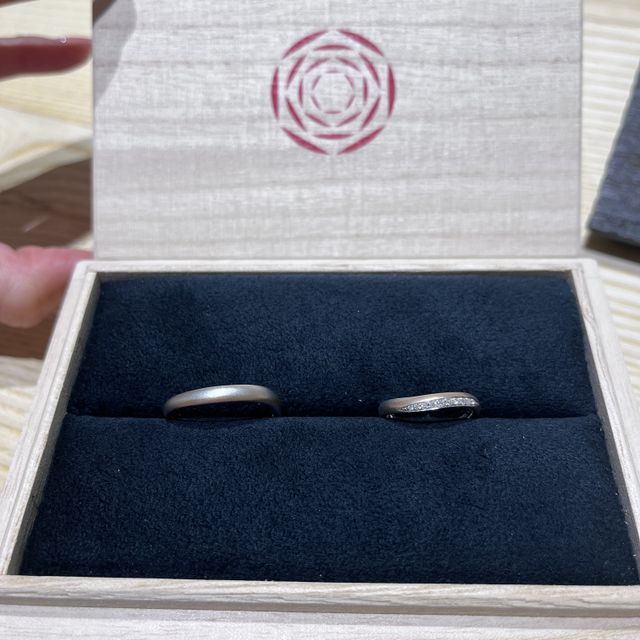 【出雲結(いずもゆい)の口コミ】 指輪のデザインは、他では見ない独特なデザインでその人にあった素材にで…