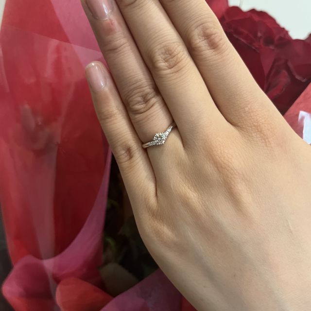 【アイプリモ(I-PRIMO)の口コミ】 自分の指にあう指輪を一緒に選んでいただきました。V字の指輪です。派手す…