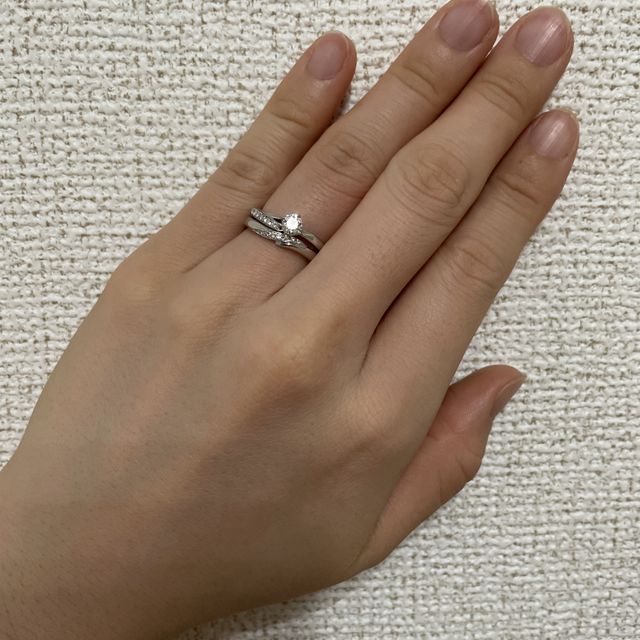 【アイプリモ(I-PRIMO)の口コミ】 
指輪のデザインが素敵で即決でした。
男性用の結婚指輪のデザインもおし…