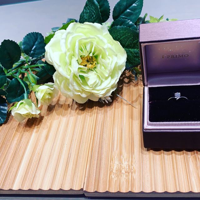 【アイプリモ(I-PRIMO)の口コミ】 リングの形がアシンメトリーで、とてもおしゃれだった。周りはシンプルな…