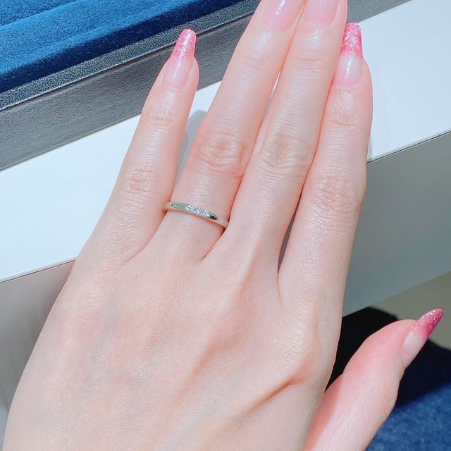 【4℃ BRIDAL(ヨンドシーブライダル)の口コミ】 デザインがシンプルなタイプで、これから長くつける大切な指輪なのでいろ…