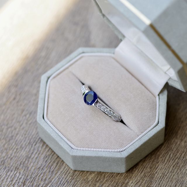【hitotsuchi(ヒトツチ)の口コミ】 サファイアの婚約指輪に憧れがあり、フルオーダーメイドで制作していただ…