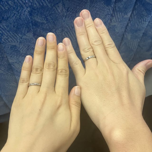 【銀座ダイヤモンドシライシの口コミ】 シンプルな中にも、ダイヤモンドがしっかり輝いている所が気に入っていま…