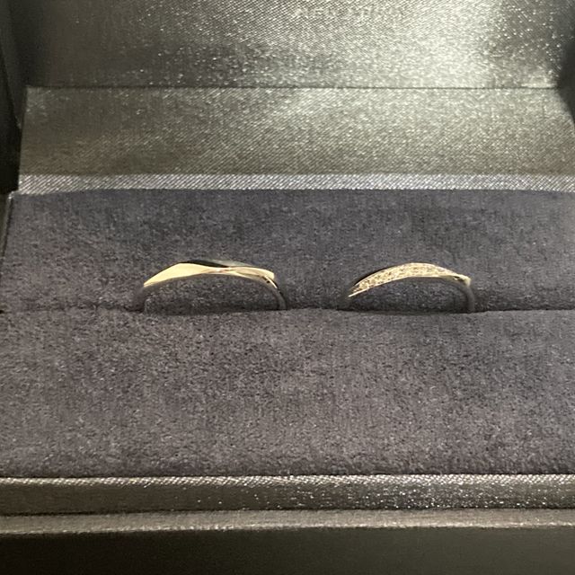 【ラザール ダイヤモンド(LAZARE DIAMOND)の口コミ】 指輪のデザインと店員さんの接客、雰囲気で決めました。説明も丁寧で私達…