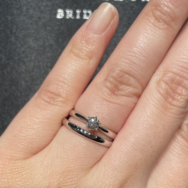 【TASAKI(タサキ)の口コミ】 スタンダードな一粒ダイヤの婚約指輪です。ダイヤはとても綺麗で、真ん中…