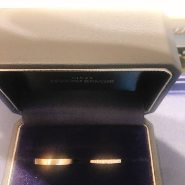 【銀座ダイヤモンドシライシの口コミ】 婚約指輪との相性がよく、別ブランドの指輪と重ね付けしても違和感がなか…