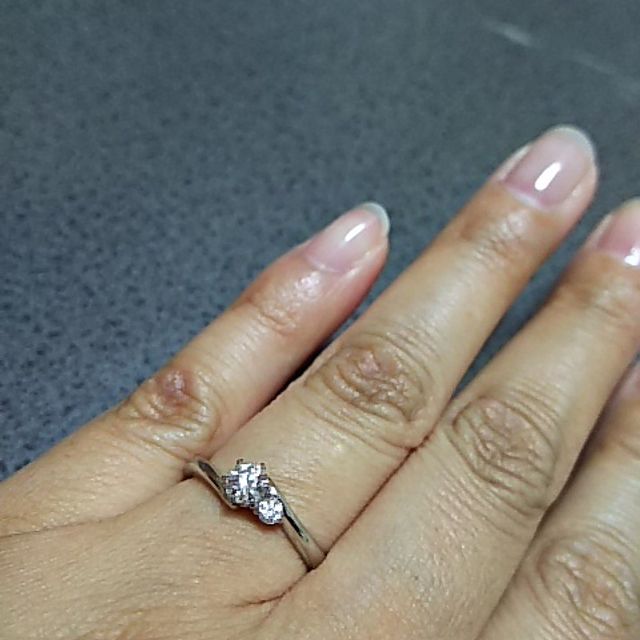 【JEWELRY  KAMATA(ジュエリーかまた)の口コミ】 片方だけにメレが付いているものを探していて、
メレの大きさが大きめでも…