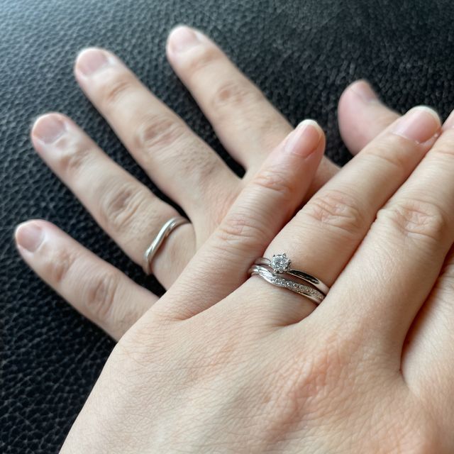 【銀座ダイヤモンドシライシの口コミ】 指が太く長くないので、V字型の指輪を希望していた。3店舗目にダイヤモン…