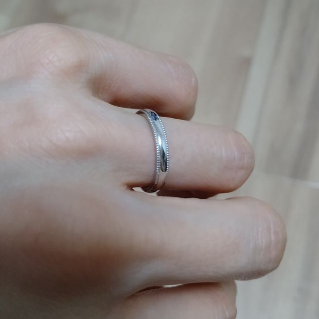 【銀座ダイヤモンドシライシの口コミ】 ストレートでシンプルなものを探していました。柄のないストレートタイプ…