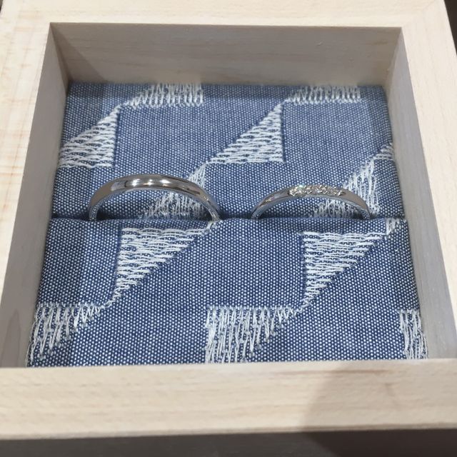 【Flowaves(フロウェーブス)の口コミ】 シンプルなシルバーのリングで、ダイヤが入っているものを探していました…