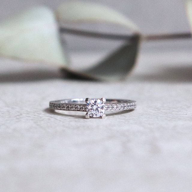 【鶴(mikoto)の口コミ】 ダイヤの婚約指輪にずっと憧れていて、その中でも一番気に入ったデザイン…