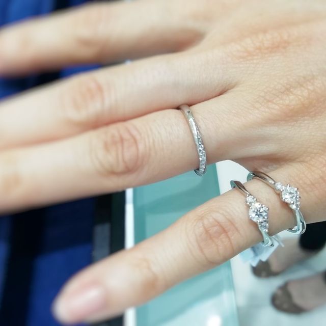 【4℃ BRIDAL(ヨンドシーブライダル)の口コミ】 婚約指輪を探し始めて数店舗目ですが、今まで見たことのないデザインのも…