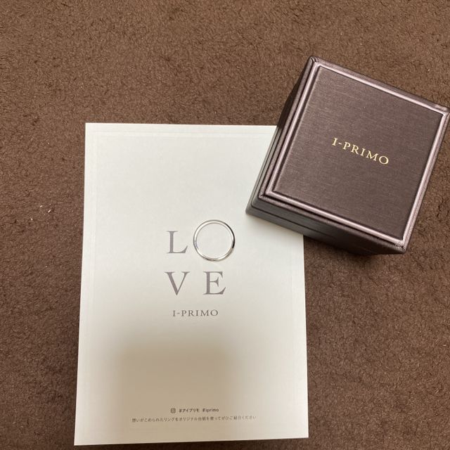 【アイプリモ(I-PRIMO)の口コミ】 出っ張りがなくダイヤが埋め込まれているところ、
シンプルなデザイン、隣…
