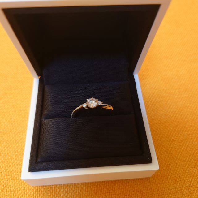 【I's stone(アイズストーン)の口コミ】 シンプルで王道でありつつ、高さがあまりないので普段使いしやすそうです…