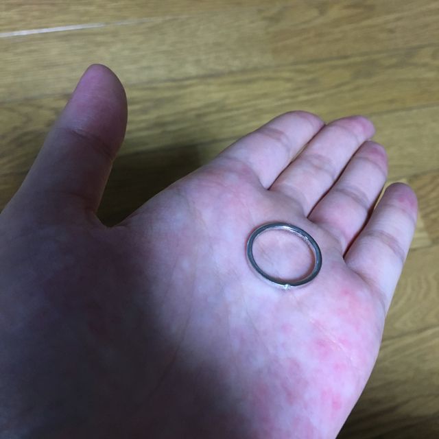 【Fred(フレッド)の口コミ】 ワンポイントなダイヤが付いているけれどシンプルなデザインがよく、ずっ…