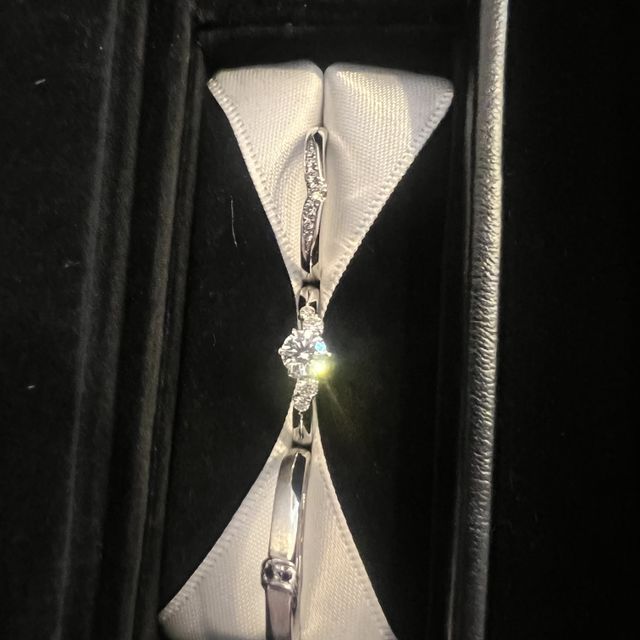 【エクセルコダイヤモンド(EXELCO DIAMOND)の口コミ】 他店より質の高いダイヤモンドを同価格ぐらいで購入できましたし、ダイヤ…