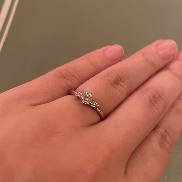 【アイプリモ(I-PRIMO)の口コミ】 真っ直ぐのデザインより少しウェーブのかかった指輪が好みで、実際につけ…