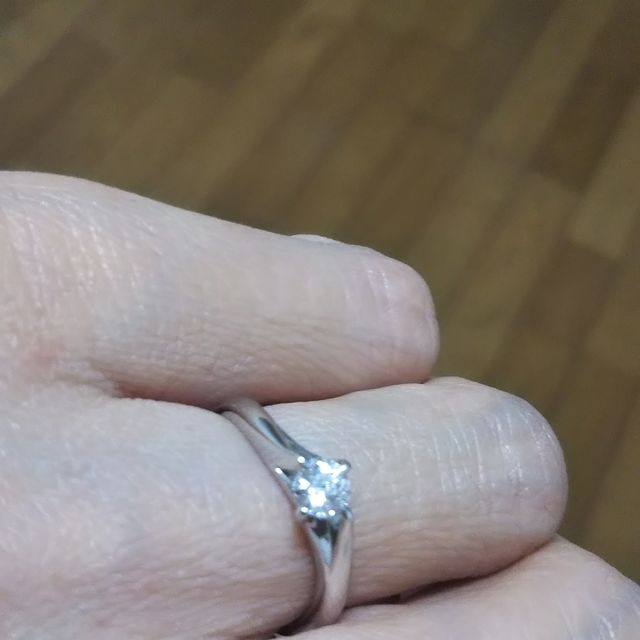 【アイプリモ(I-PRIMO)の口コミ】 どんな場面でも似合うシンプルな見た目にして、メッセージ 日付 を刻印。…