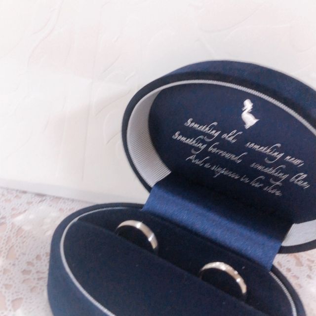 【Something Blue(サムシングブルー)の口コミ】 婚約指輪を高価にしたので、結婚指輪はリーズナブルなものを探していまし…