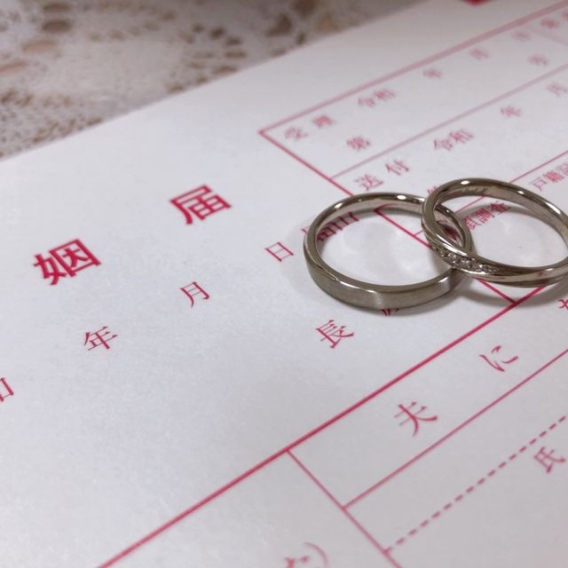 【Something Blue(サムシングブルー)の口コミ】 婚約指輪を高価にしたので、結婚指輪はリーズナブルなものを探していまし…