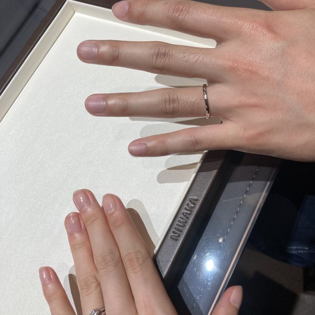 【俄(にわか)の口コミ】 セットでつけた時のつながりも、結婚指輪と婚約指輪それぞれのデザインも…