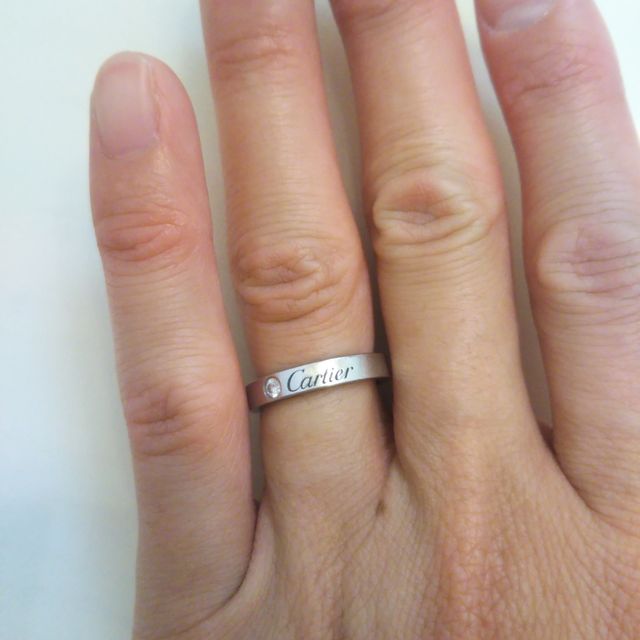 【カルティエ(Cartier)の口コミ】 とてもシンプルなデザインなことが決め手です。一生つける指輪なので飽き…