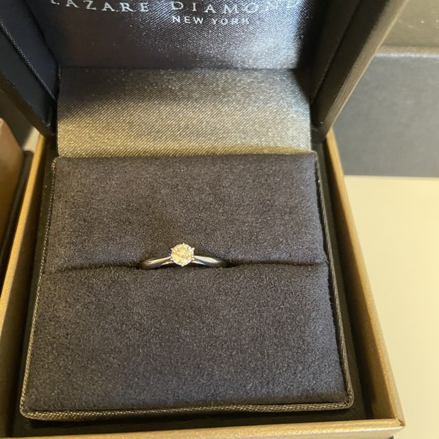 【ラザール ダイヤモンド(LAZARE DIAMOND)の口コミ】 指輪のデザインはもちろん、価格帯、ダイアモンドの質をみて決めました。
…