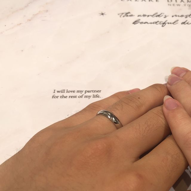 【ラザール ダイヤモンド(LAZARE DIAMOND)の口コミ】 　デザインはシンプルなものにしました。人より手がゴチゴチしているので…