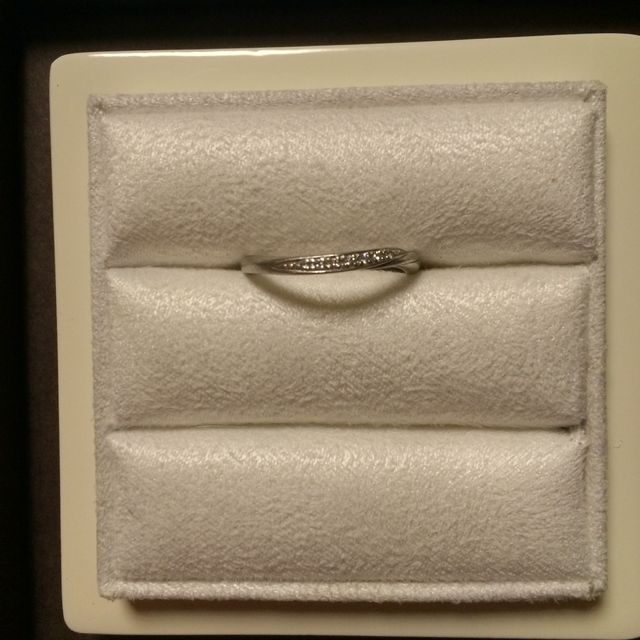 【LUCIE(ルシエ)の口コミ】 デザインが気に入ったのと、主人の気に入った指輪のデザインに合わせて購…