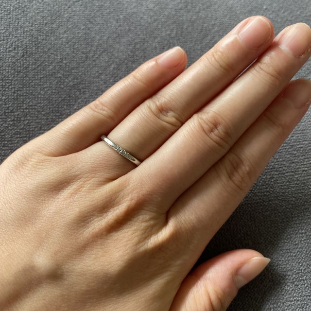 【ティファニー(Tiffany & Co.)の口コミ】 ブランドは婚約指輪と同じティファニーと決めていて、その中のこの指輪の…