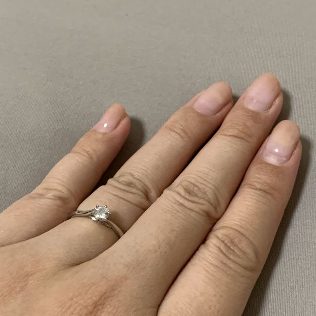 【エクセルコダイヤモンド(EXELCO DIAMOND)の口コミ】 先に結婚指輪を購入しており、後から婚約指輪を買って貰いました。結婚指…