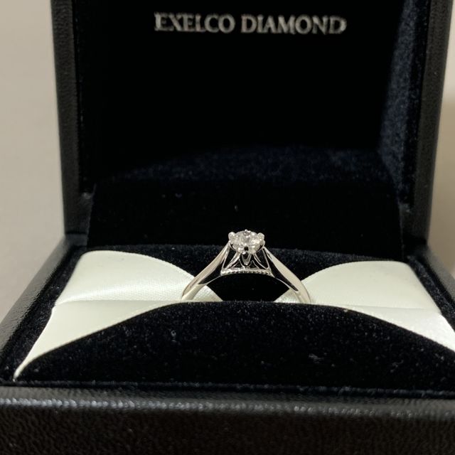 【エクセルコダイヤモンド(EXELCO DIAMOND)の口コミ】 先に結婚指輪を購入しており、後から婚約指輪を買って貰いました。結婚指…