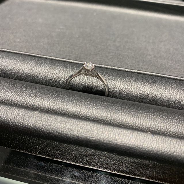 【エクセルコダイヤモンド(EXELCO DIAMOND)の口コミ】 先に結婚指輪を購入しており、後から婚約指輪を買って貰いました。結婚指…