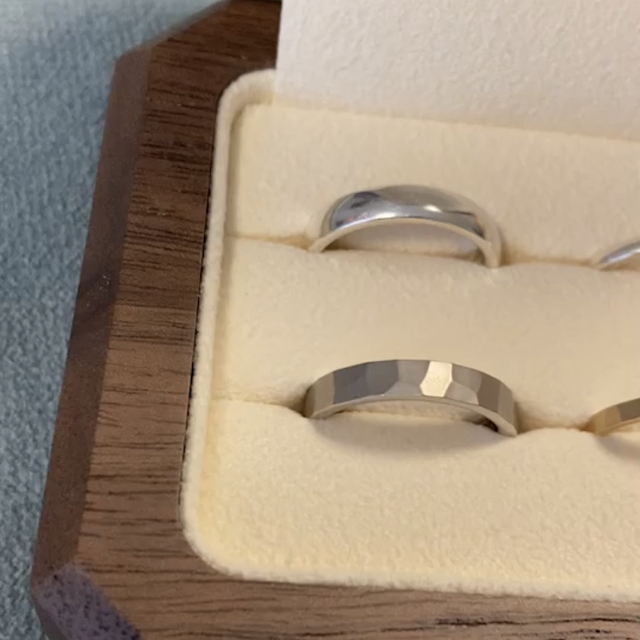 【TANZO.(鍛造指輪)の口コミ】 槌目のデザインでマッド加工がとても良かった。
槌目にも沢山の種類があり…