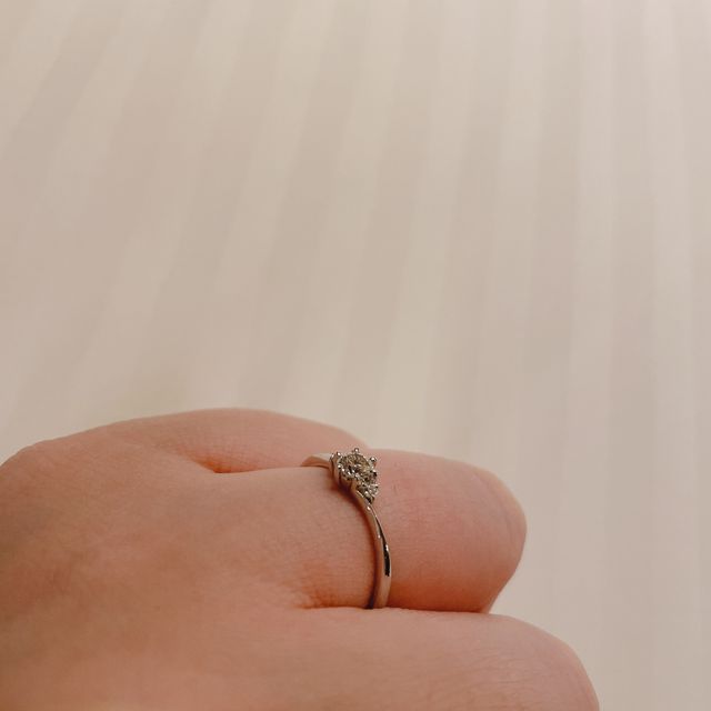 【Mariage ent(マリアージュエント)の口コミ】 いくつか指輪を見て、自分の好みはウェーブまたはS字で、メインのダイヤの…