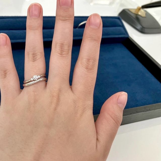 【4℃ BRIDAL(ヨンドシーブライダル)の口コミ】 婚約指輪について、日常使いをしたいためあまりダイヤが邪魔にならないも…