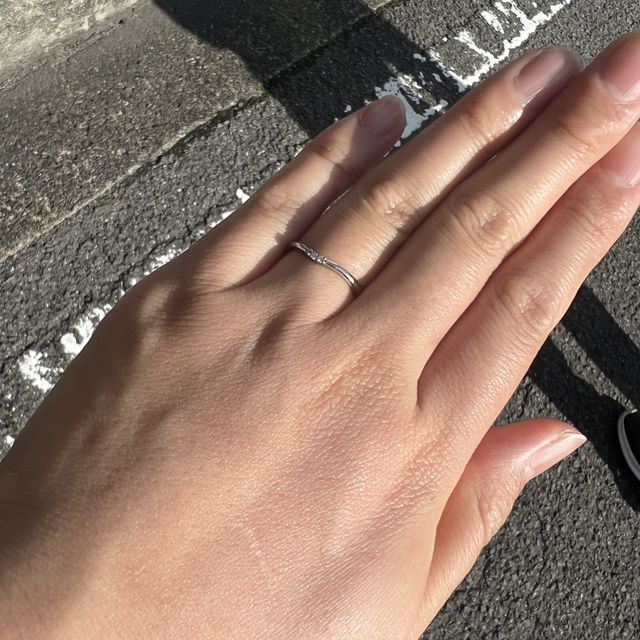 【アイプリモ(I-PRIMO)の口コミ】 デザインも気に入ったところです。また、ダイヤモンドが3石あり、キラキラ…