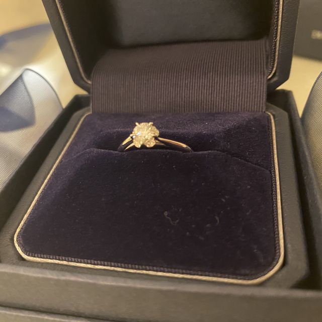 【銀座ダイヤモンドシライシの口コミ】 関節が太め、手は小さめ、指短めの子供手です。最初は海外ブランドに目が…