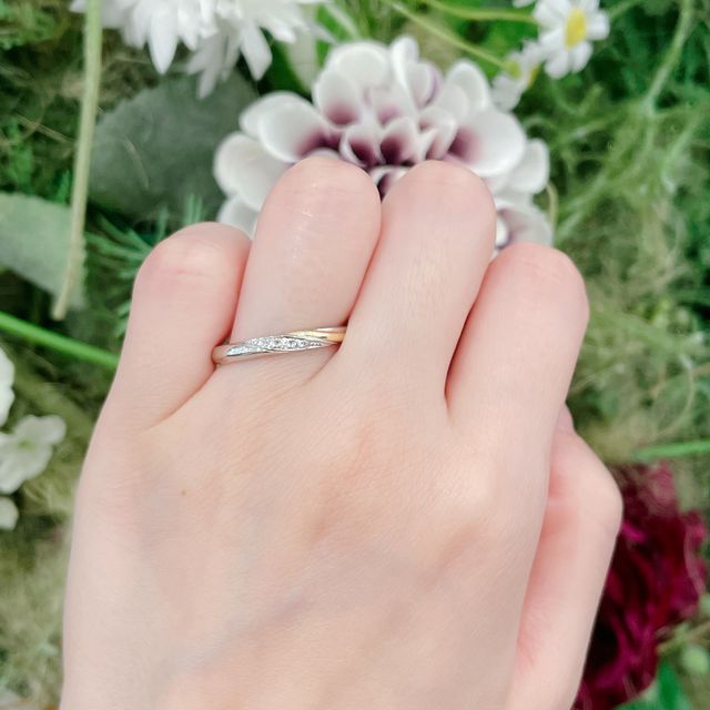 【JKPLANET(JKプラネット)の口コミ】 プラチナとダイヤモンドだけでなく、ゴールドのラインがアクセントになっ…