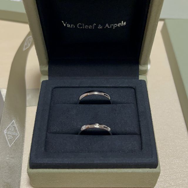 【ヴァン クリーフ＆アーペル(Van Cleef & Arpels)の口コミ】 結婚指輪もダイヤがついているものを探していました。ただし、常に付けて…