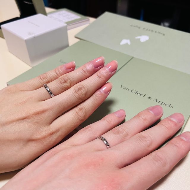 【ヴァン クリーフ＆アーペル(Van Cleef & Arpels)の口コミ】 結婚指輪もダイヤがついているものを探していました。ただし、常に付けて…