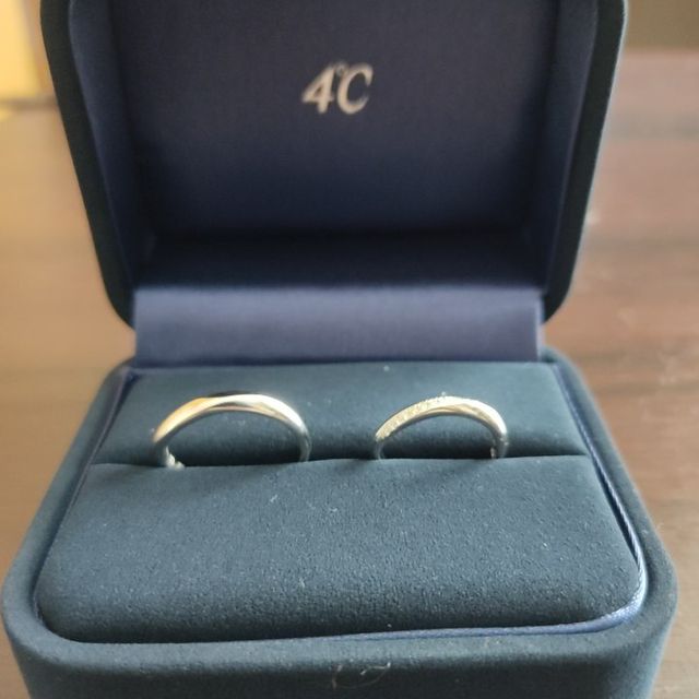 【4℃ BRIDAL(ヨンドシーブライダル)の口コミ】 丈夫な素材を使っていると聞いて購入しました。また一つのダイヤモンドを…