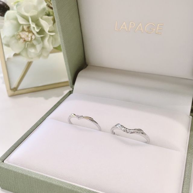 【LAPAGE(ラパージュ)の口コミ】 指輪のデザインは色々あって2人で相談しながらブランドと形など珍しいデザ…