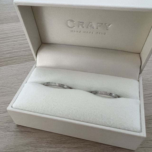 【CRAFY(クラフィ)の口コミ】 どこでもつけやすいようにカジュアルでシンプルなデザインにしました。で…